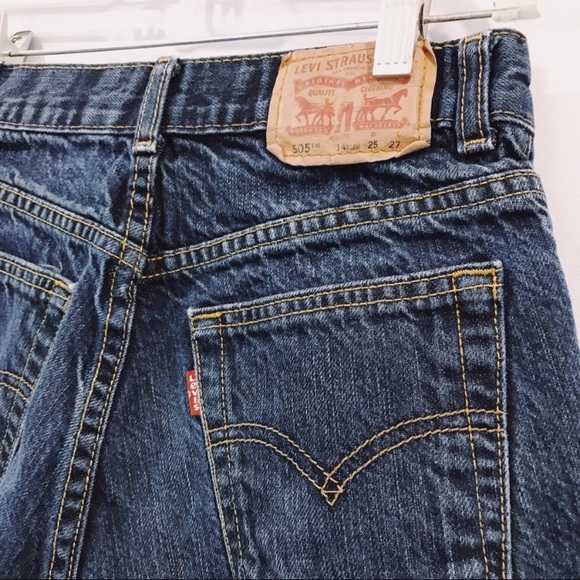Vintage Levi’s high waisted cutoff shorts - Picture 4 of 4